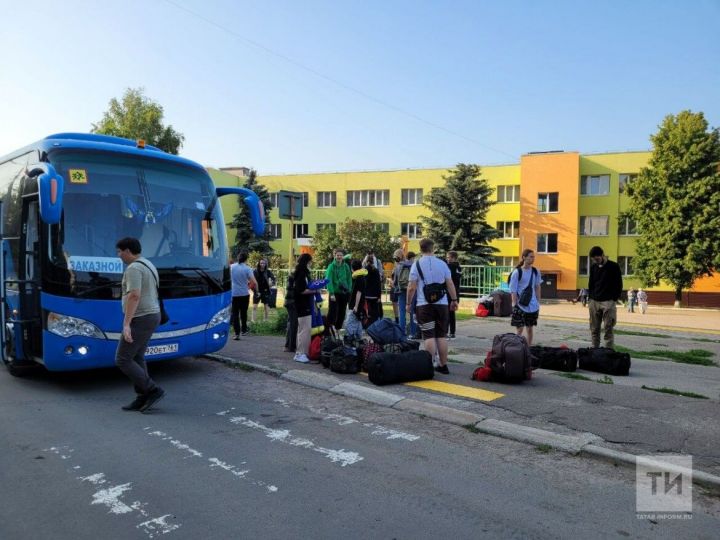 Выпускники из Лисичанска, учившиеся в Елабуге, приехали на каникулы в родной город