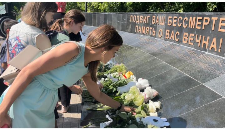В Бугульме возложили цветы в день памяти детей-жертв войны в Донбассе