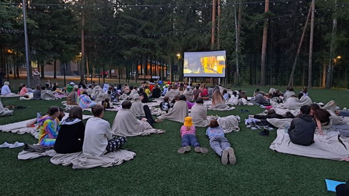 В детском лагере имени Губина ребята посмотрели фильм под открытым небом