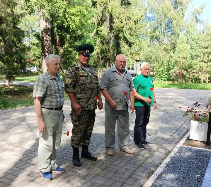 Пограничники Бугульмы встретили земляка, полковника в отставке Георгия Железникова