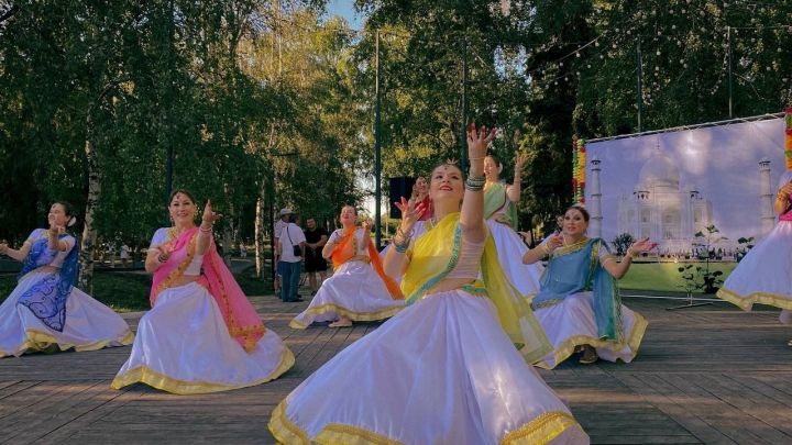 На центральной площади Бугульмы прошел концерт ко Дню независимости Индии