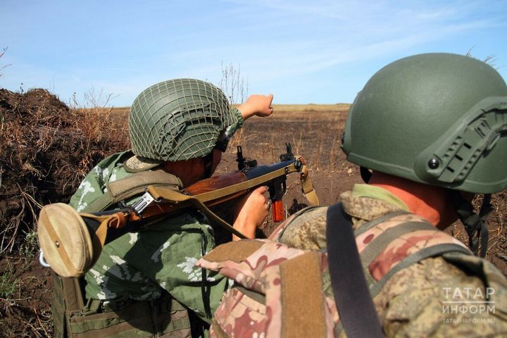 На полигоне под Оренбургом мотострелки из Татарстана отрабатывают ведение боя