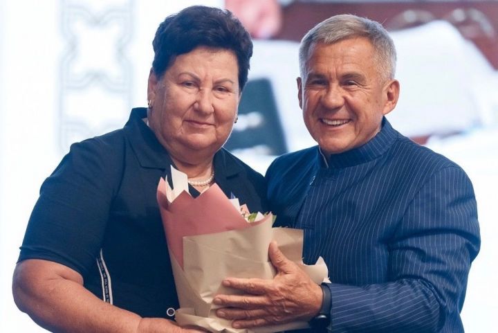 Начальник управления образования Бугульмы Валентина Кульбеда удостоена Ордена «Дуслык»