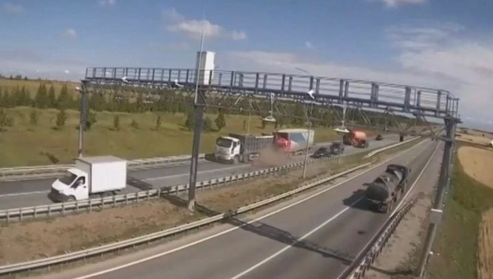 Житель Бугульмы спровоцировал ДТП, пытаясь избежать весовой контроль