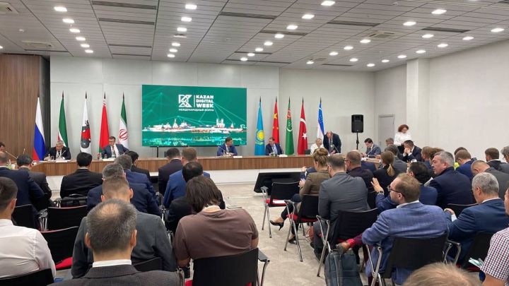 Линар Закиров принял участие в круглом столе для мэров на Kazan Digital Week