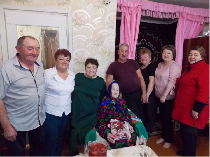 Долгожительницу из Бугульминского района поздравили с днем рождения