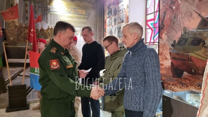 Группа добровольцев из Бугульмы отправилась на службу в СВО