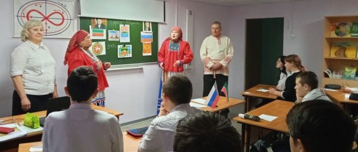 Волонтёры культуры Сокольского СДК рассказали школьникам о традициях переселенцев Курской губернии