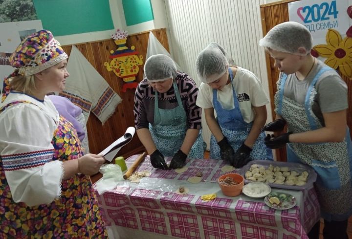 В Новоалександровском Доме культуры прошёл семейный конкурс «Праздник пельменей»