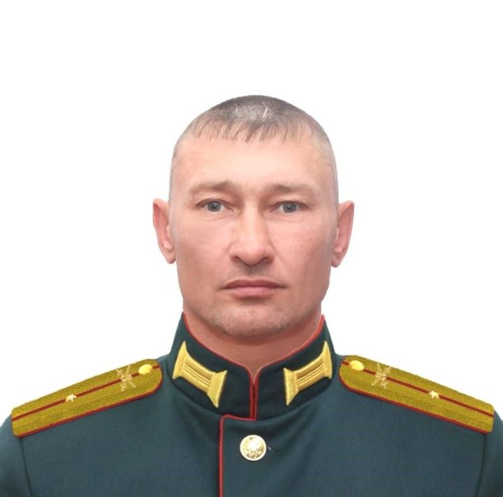 Командир войсковой части отметил бугульминца Евгения Филиппова за отвагу и храбрость