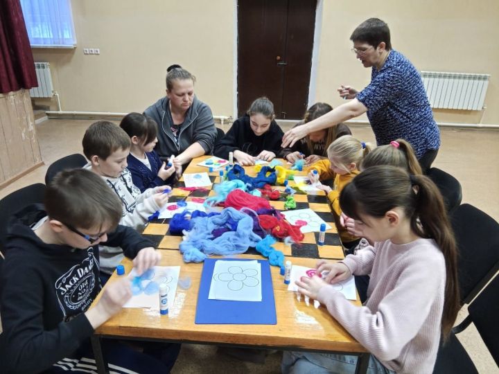 Жители Бугульминского района освоили рисование шерстью