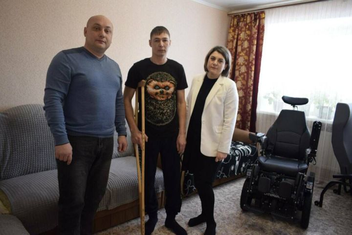 Координаторы фонда «Защитники Отечества» из Бугульмы оказали содействие ветерану СВО из соседнего района