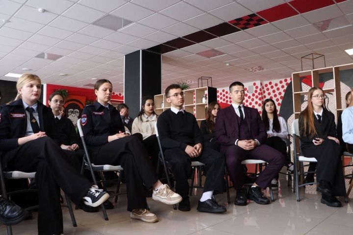 Бугульминские полицейские встретились со студентами