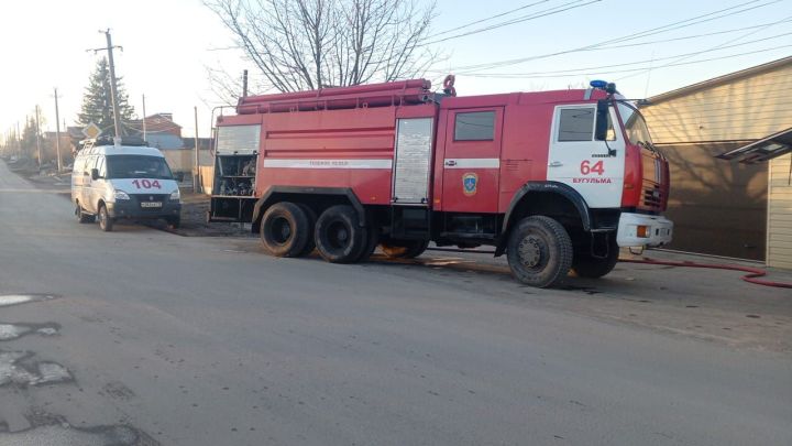 В Бугульме загорелась баня