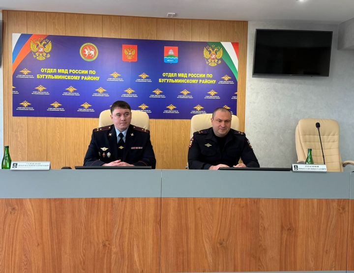 В Бугульме наградили сотрудников полиции за оперативность в раскрытии преступления
