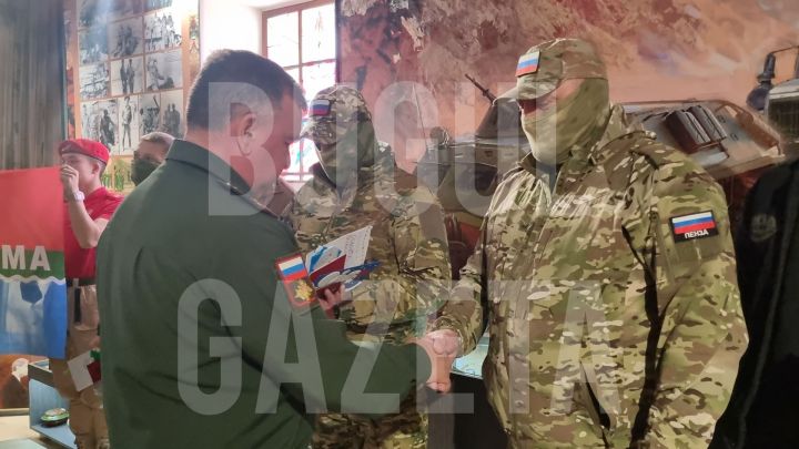 Из Бугульмы пятерых мужчин проводили в Африканский корпус