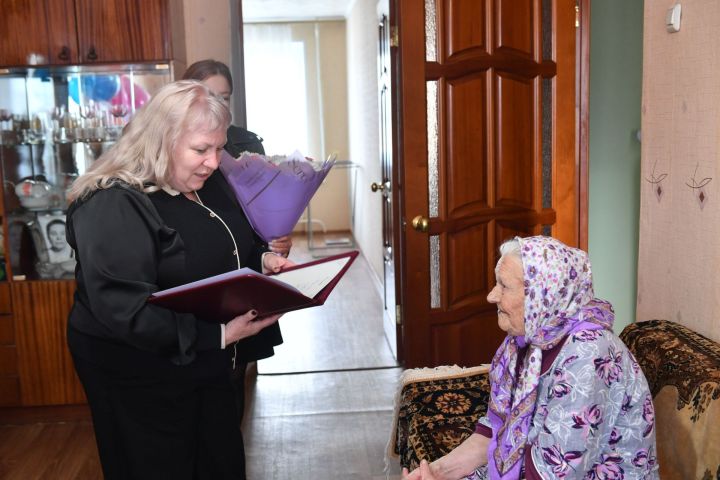 Труженица тыла из Бугульмы Анна Булгакова отметила 95-летие