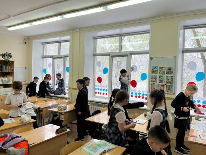 Школьники из Бугульмы присоединились к патриотической акции «Окна Победы»