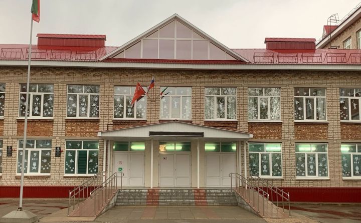 Школьники из Бугульмы присоединились к патриотической акции «Окна Победы»