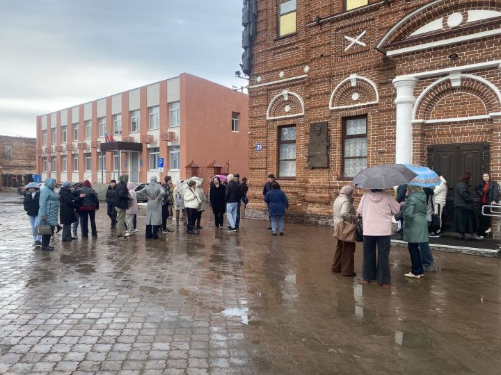 В Бугульминском драмтеатре провели эвакуацию