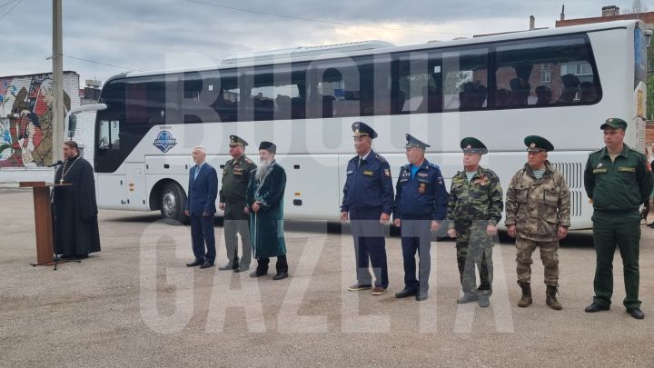 В Бугульме прошла вторая отправка ребят в рамках весеннего призыва