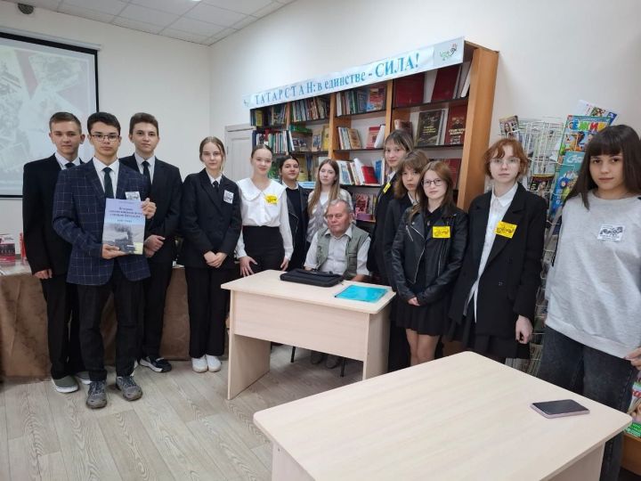 Школьники встретились с автором книги «История локомотивного депо станции Бугульма 1911-2021»