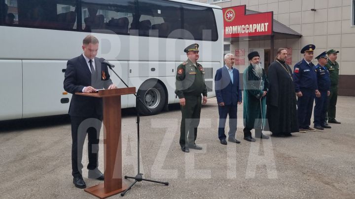 В Бугульме прошла вторая отправка ребят в рамках весеннего призыва