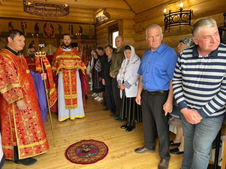 В Бугульминском районе в праздник Преполовения Пятидесятницы прошла Божественная литургия