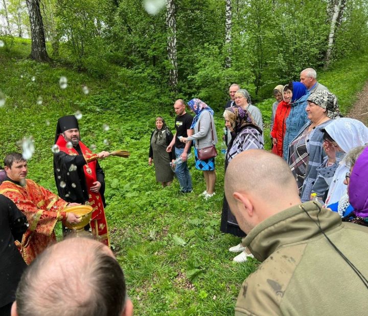 В Бугульминском районе в праздник Преполовения Пятидесятницы прошла Божественная литургия