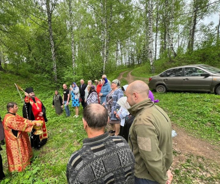 В Бугульминском районе в праздник Преполовения Пятидесятницы прошла Божественная литургия