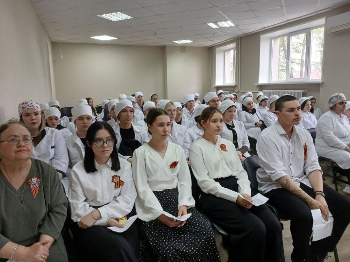 Бугульминские студенты узнали историю георгиевской ленточки