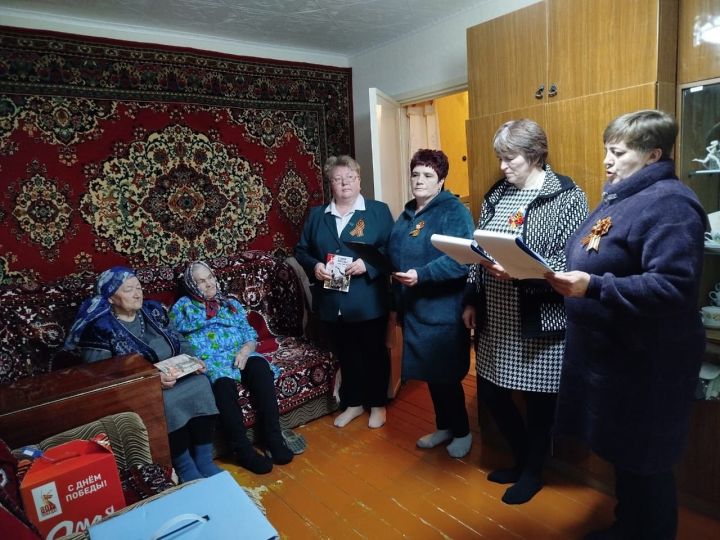 В Бугульминском районе поздравляют пожилых с 9 Мая