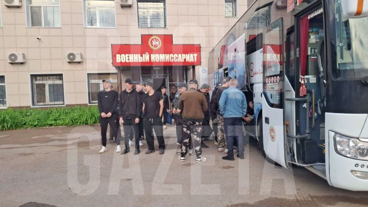 В Бугульме прошла самая многочисленная отправка призывников