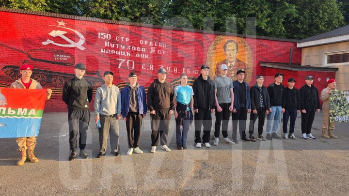 Из Бугульмы на республиканский призывной пункт уехали 12 парней