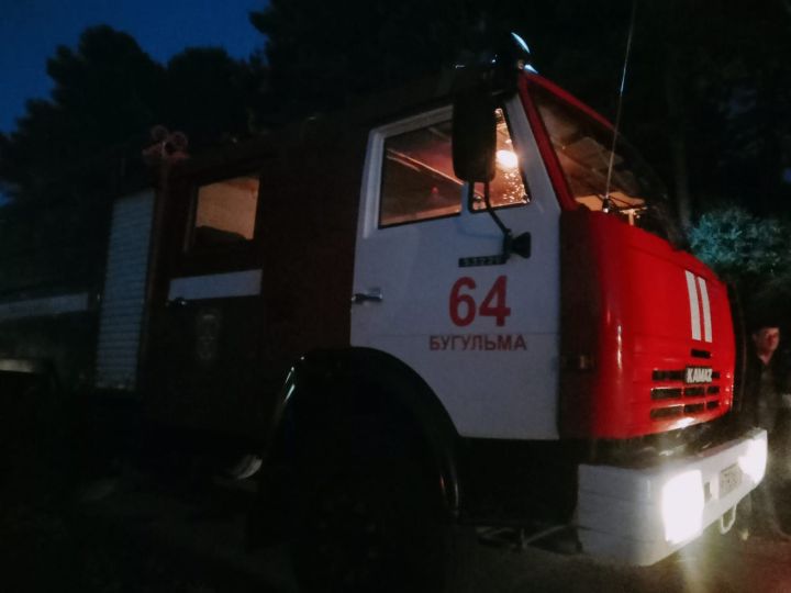 В Бугульминском районе огнем полностью уничтожен дом