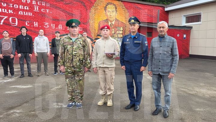 Из Бугульмы рано утром уехали 15 призывников