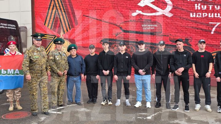 Из Бугульмы рано утром уехали 15 призывников