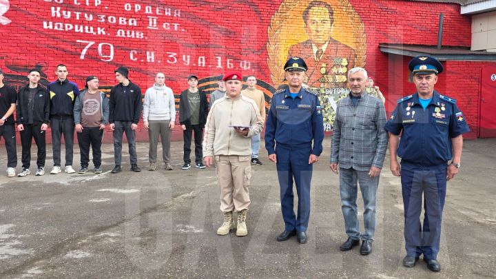 Из Бугульмы рано утром уехали 15 призывников