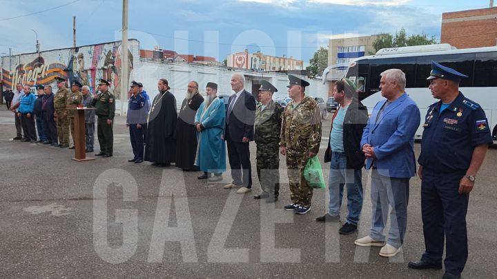 Из Бугульмы рано утром уехали 15 призывников