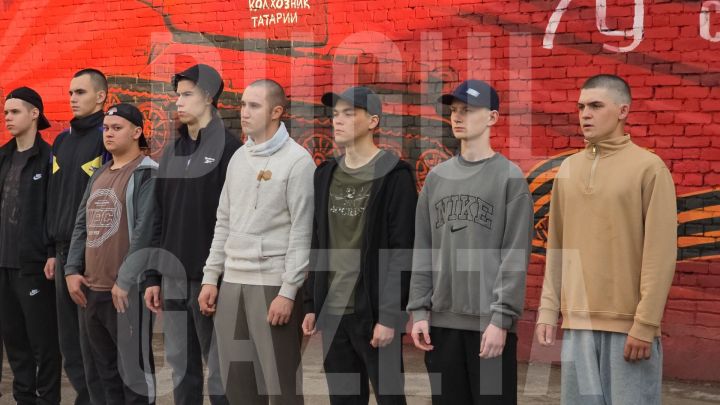 Из Бугульмы рано утром уехали 15 призывников