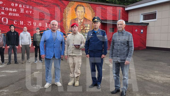 Из Бугульмы рано утром уехали 15 призывников