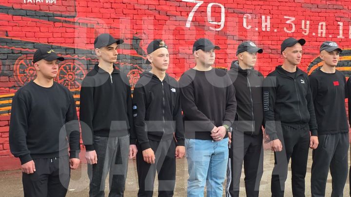 Из Бугульмы рано утром уехали 15 призывников