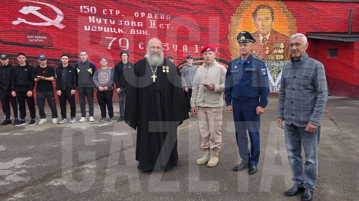 Из Бугульмы рано утром уехали 15 призывников