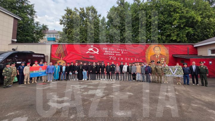 Из Бугульмы рано утром уехали 15 призывников