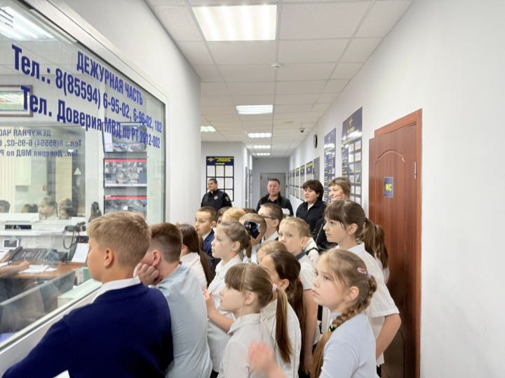 Бугульминские школьники побывали в гостях у полицейских