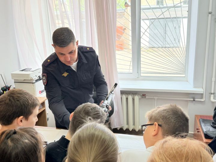 Бугульминские школьники побывали в гостях у полицейских