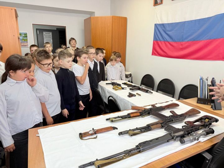 Бугульминские школьники побывали в гостях у полицейских