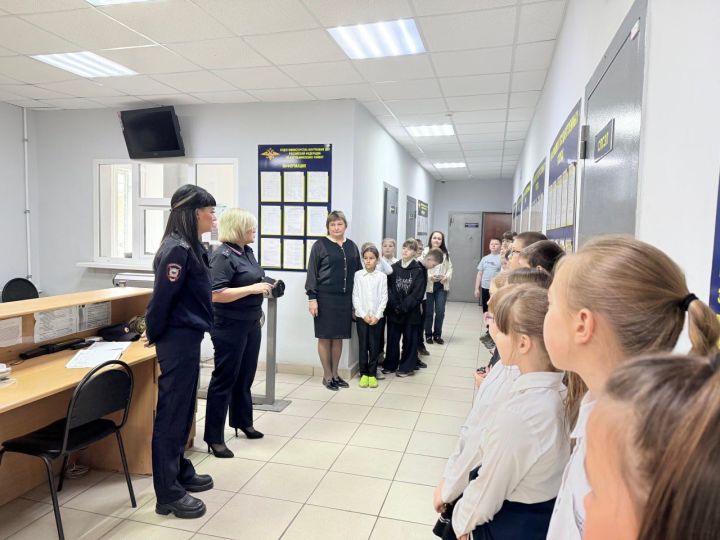 Бугульминские школьники побывали в гостях у полицейских