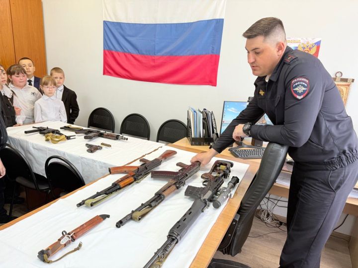 Бугульминские школьники побывали в гостях у полицейских