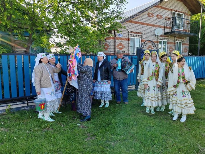 В Бугульминском районе прошел сбор платков к Сабантую